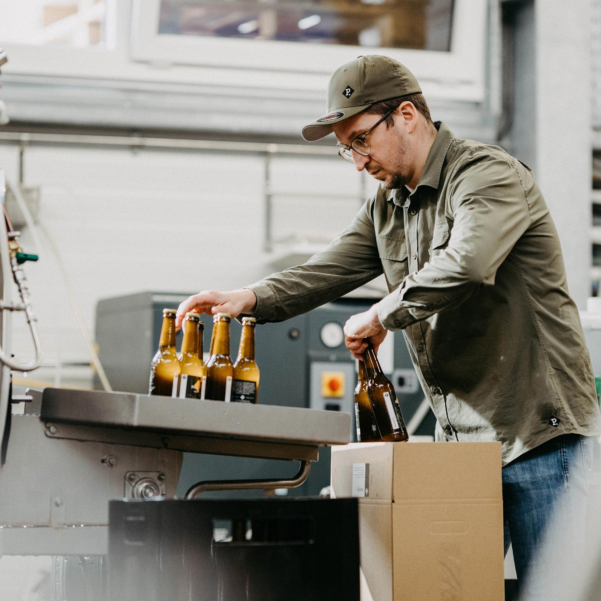 Bier vom Sir - Verpacken der Biere